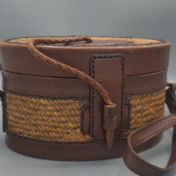 Rattan and Leather Cross Body Mini Basket Purse made in Indonesia - Picture 3 of 9